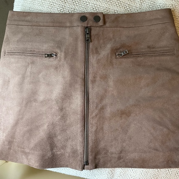 BCBGMaxazria Kahli Faux Suede Brown Mini Skirt, Size Small - Picture 3 of 10